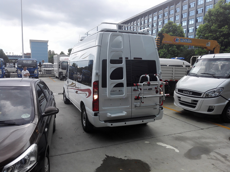 江鈴福特新世代全順長(zhǎng)軸高頂B型房車(chē)
