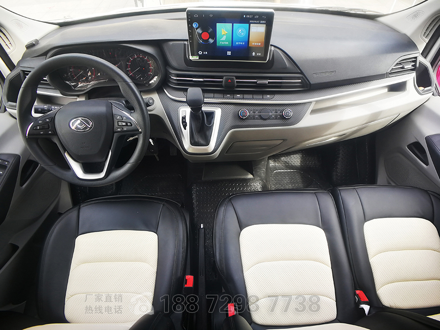 上汽大通V90加長(zhǎng)軸高頂房車(chē)